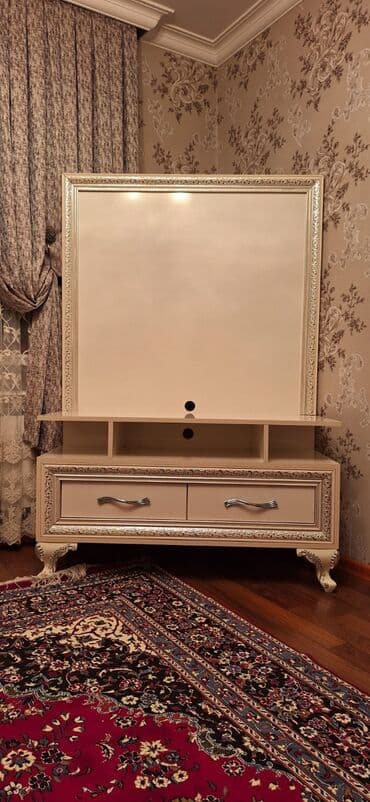 Kreslolar: Yeni, Düz TV altlığı, Polkalı, Taxtalı — 1