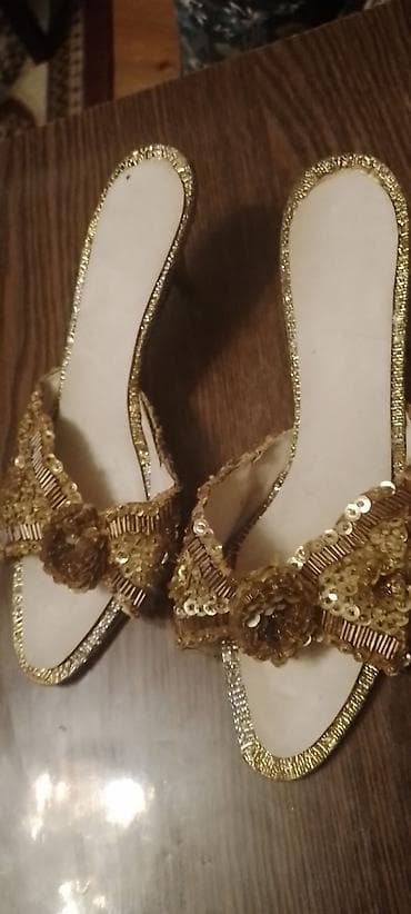 Çəkmələr: Qızılı rəngli qadın ayaqqabısı – açıq burunlu, arxası açıq mule tipli — 2