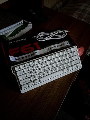 kompüte: EWEADN F61 kompakt mexaniki klaviatura - 60% ölçülü lay‑out: oxlar və — 3