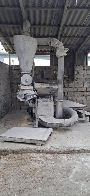 Sənaye tipli yem üyüdən–qarışdıran kompleks (Kormodrobilka “Ukrainka” — 1