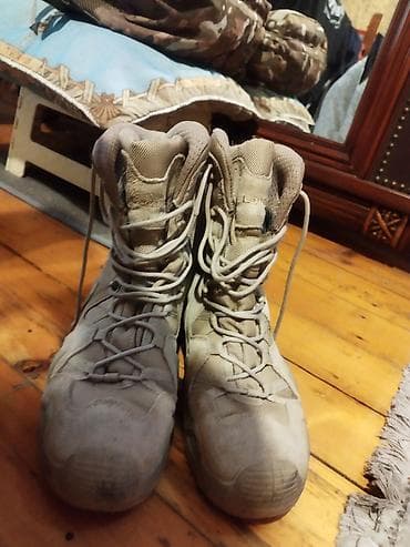 batinka: Taktiki/yürüş çəkmələri – bej/rəngli. voyeniy ayakablari ax geynilib — 2