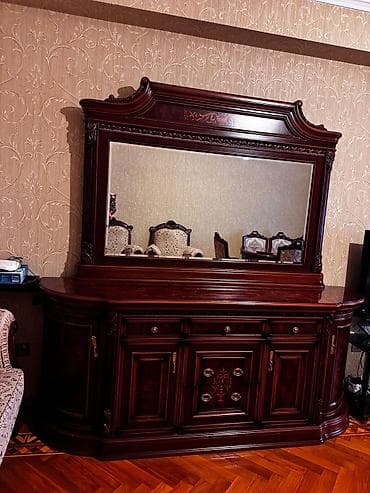 divarda kitab refi: İşlənmiş, Divan, Servant, İtaliya — 4