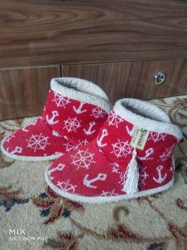 barya ayakkabı: Tərliklər, Ölçü: 39, rəng - Qırmızı, İşlənmiş — 1