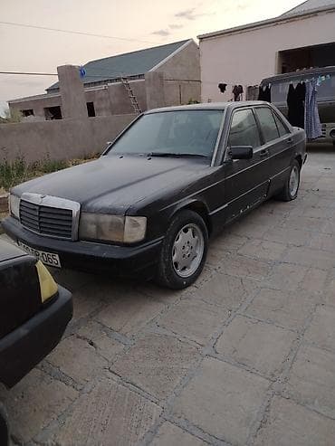 mercedes 180 b: Mercedes-Benz 190 (W201) sedan - Kuzov: 4 qapılı sedan, qara rəng - — 6