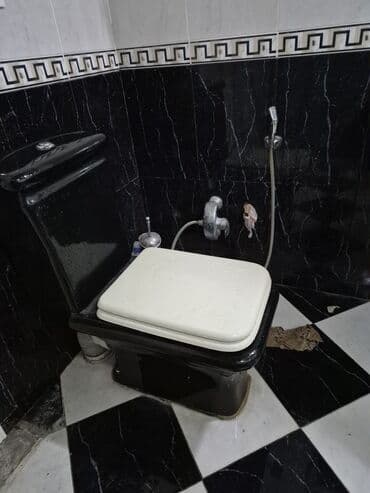 Потолок: Satılır: Qara-bəyaz vannaxana dəsti - Lavabo: Divara montajlı qara — 4