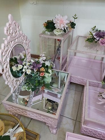 toy makyajları: Təcili satılır abyek bağlandığı üçün. 13əd. Gül daxil, veşilka, əlavə — 2
