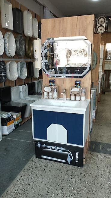 Mebel dəstləri – vanna otağı üçün lavabo dolabı və güzgü paneli - Üst