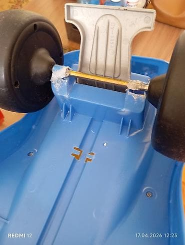 siniy traktor oyuncaq: Uwaq üçün 1-3yas arasi,sadece teker hissesi qirilib onuda yapiwdirmaq — 2