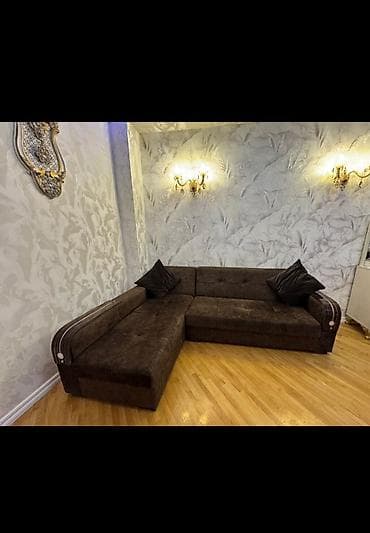 Künc divan – qəhvəyi rəngdə, yumşaq parça üzlüklə.,bazalidi gorduyunuz