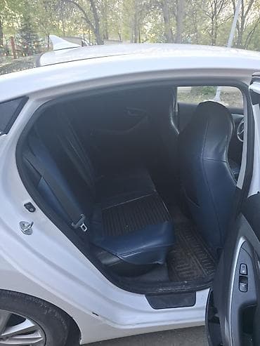 bmw x3 xdrive30i at: Hyundai Avante: 1.6 l | 2015 il Sedan — 4