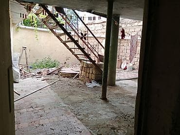 şadlıq evi: Ev Bülbülədə 140 və 79 nömrəli məktəbin yanında imamzadə tərəfdə 2 — 7