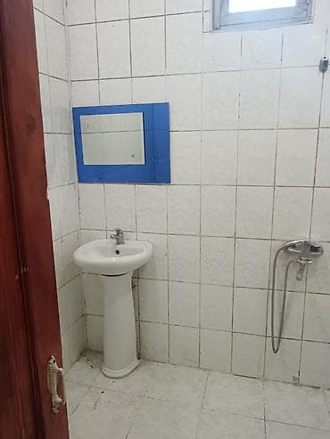 Mənzillər: Masazirda əsas yola yaxın yerdə yerləşen 3 otaqli orta temirli heyet — 8