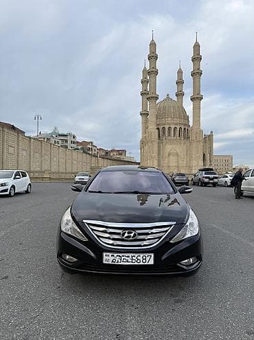 Hyundai Sonata: 2.4 l | 2010 il Sedan