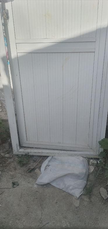PVC qapı dəsti - Material: Ağ rəngli PVC/profil karkas, şaquli