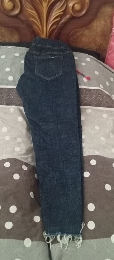 kişilər üçün solğun cinslər: Bu cins şalvarlar, rahatlıq və müasir üslubu birləşdirir. Tünd göy — 2