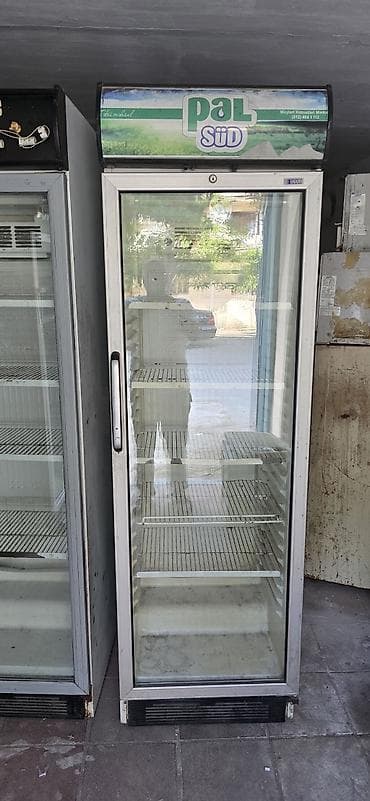 dondurma aparati: Uğur markalı vitrin tipli içki/süd soyuducuları - Şüşə qapılı, dik — 1