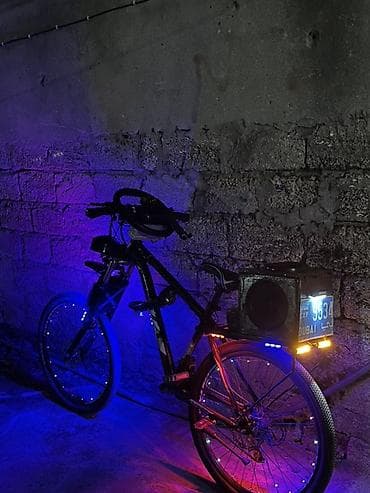 LED işıqlarla təchiz olunmuş xüsusi tərtibatlı dağ velosipedi - Gecə lalafo.az -da LED işıqlarla təchiz olunmuş xüsusi tərtibatlı dağ velosipedi - Gecə