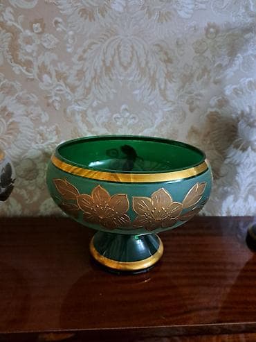 - Məhsul: Bəzəkli şirniyyat/qənnadı qabı (ayaqlı kase) - Material