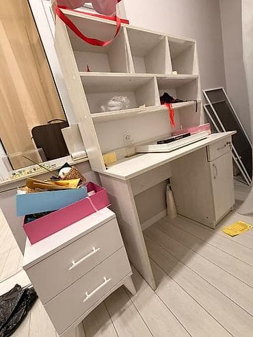 Dərs masası və tumba yep yeni 170 azn.Qiymet sondu (0141)*Tehi E