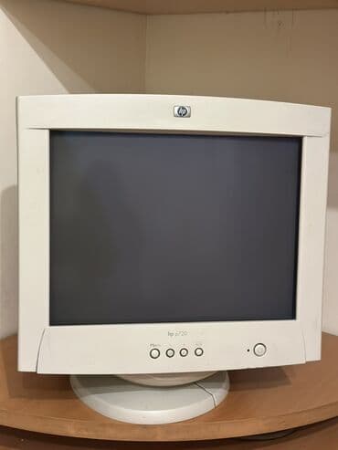 led monitorlar: HP p720 CRT monitor - Ekran: 17" (təx.), düz ön panel, HP p720 — 1