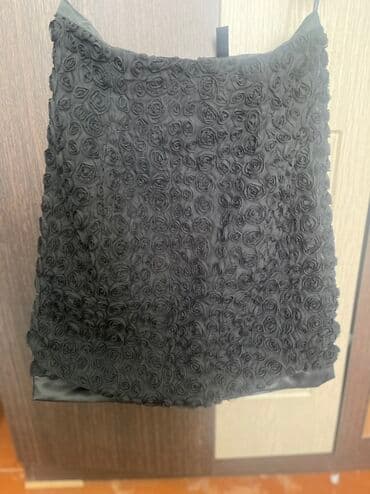 Qara rəngdə, güllərdən ibarət naxışlı mini ətək. Ziyafətlər və xüsusi lalafo.az -da Qara rəngdə, güllərdən ibarət naxışlı mini ətək. Ziyafətlər və xüsusi