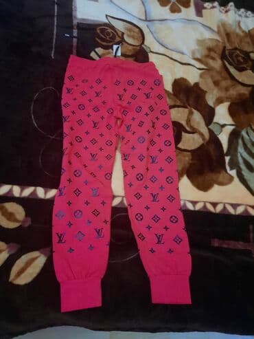 Сарафаны: - Naxış: bütün səthdə loqo və fiqurlu print - Model: daralan ətək — 1