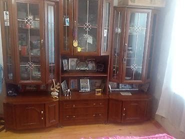 salon dest: Künc yerləşimli qonaq otağı divar vitrin-komodu - Material: taxta — 1