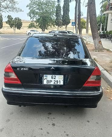 mersedes c class: Kandisonerde isleyir Mercedes-Benz sedan interyeri və texniki — 9