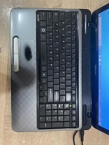 Toshiba Satellite noutbuku - Ekran: 15.6" (parlaq panel), Windows 10 — 2
