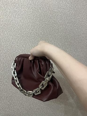 Çantalar: Tünd bordo rəngli zərif qadın çantası. yumşaq formalı — 3