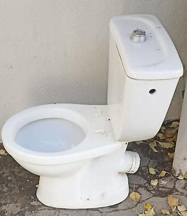 beton panel satilir: Məhsul: Birləşik kompakt unitaz (klozet + çən) Təsvir: - Aşağıdan — 2