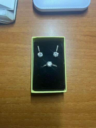 Dəstə daxildir: Üzük, Sırğa, Gümüş, 925 Əyar lalafo.az -da Dəstə daxildir: Üzük, Sırğa, Gümüş, 925 Əyar