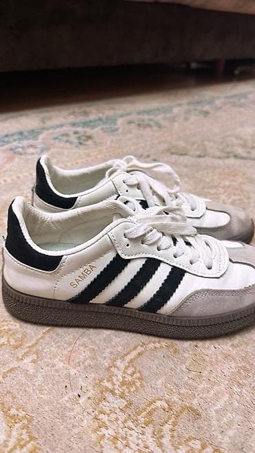 ağ kepka: Adidas Samba unisex idman ayaqqabısı - Model: Samba - Rəng: ağ üst — 1