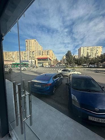 agstafa ev satilir: Kommersiya obyektinin icarəsi/satışı üçün geniş və işıqlı məkan. - — 2