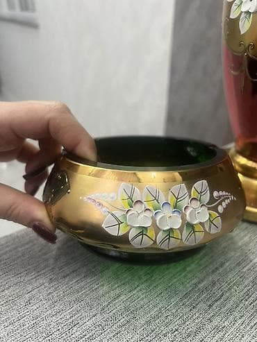 konfet qabi: Qızılı naxışlı şüşə qab - Material: qalın yaşıl şüşə, xaricində — 2