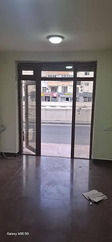 ev alqi satqis: Kirayə verilir – vitrinli obyekt (sahə: təqribi 1 otaqlıq — 9