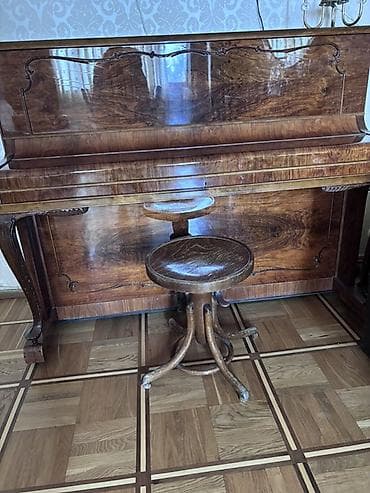 WEINBACH up-right piano - Marka/model: Weinbach (upright) - Korpus — 2