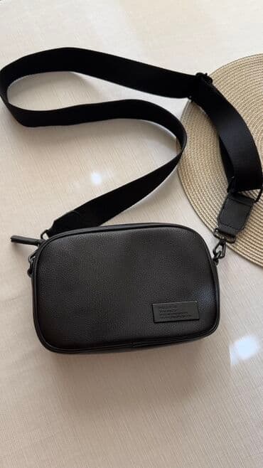 Çiyin çantası, Pull & Bear