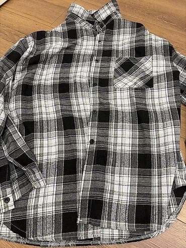 Qara‑ağ‑boz rəng palitrasında dama (plaid) naxışlı flanel köynək. -