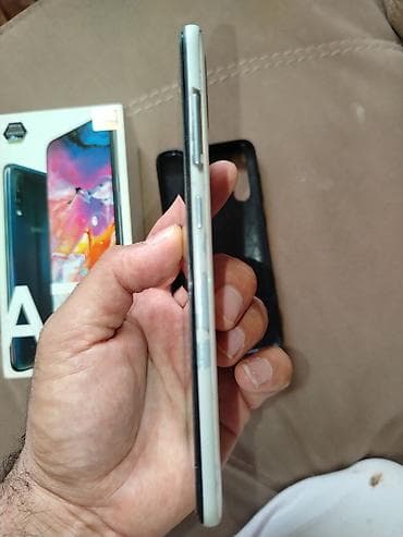 keyslər: Samsung Galaxy A70, 128 GB, rəng - Ağ, Barmaq izi — 8