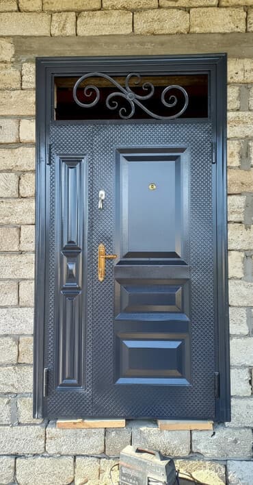 ev qapilari qiymeti: Yeni Giriş qapısı Rayonlara çatdırılma, Ödənişli çatdırılma — 1