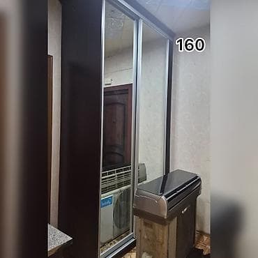 qapi taxda: Güzgülü sürgülü dolab - Ön panel: 2 böyük güzgü qapı, alüminium sürgü — 1