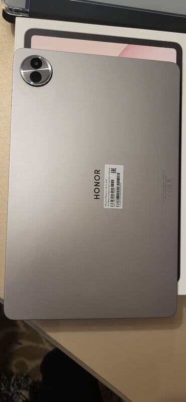 HONOR Pad 10 planşet Xüsusiyyətlər: - Ekran: 10 düym sinifində geniş
