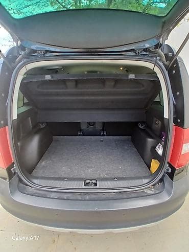 skoda fabia: Skoda Yeti: 1.2 l | 2012 il 200000 km Sedan — 5