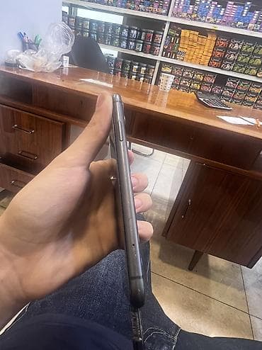 13 mini iphone: IPhone 11, 128 GB, Qara — 4