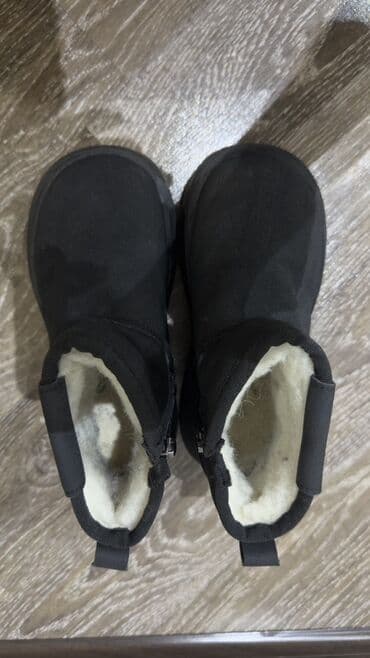 белые резиновые сапоги: Угги, цвет - Черный, Новый — 4