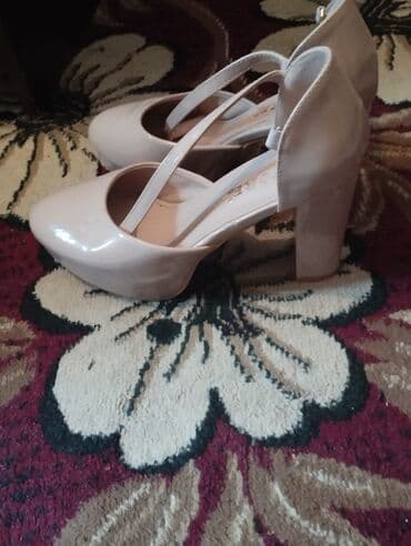 Toy paltarları və aksesuarları: 39razmerdi tezedr 1 defe toya geylib ayagimi sixdi deye satram 40 azn — 1