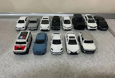 lizing kredit masinlar: Ağ rəngli oyuncaq miniatür krossover avtomobil modeli - Material — 2