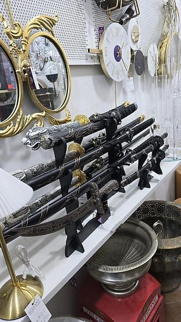 qəpik pullar: Dekorativ qılınc və katana dəstləri - 3-lü katana vitrin dəsti: qara — 3