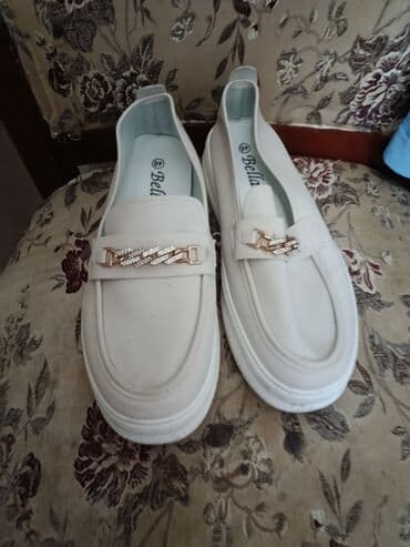 reebok ağ qaçış üçün qadın krossovkaları: Ağ rəngli qadın mokasinləri – Bella brendi - Klassik slip-on model — 1